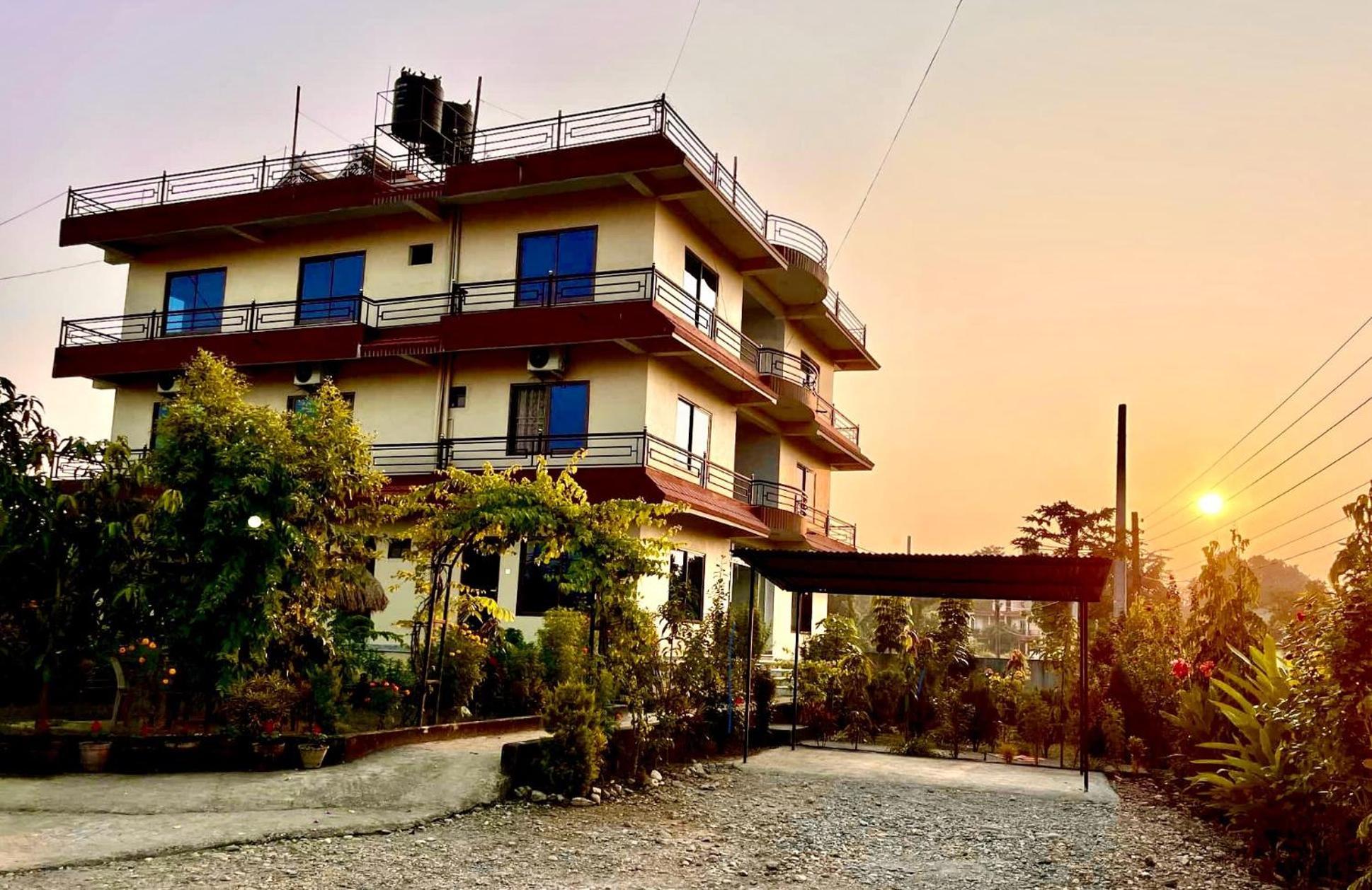 Отель Typical Nepali Kitchen - No Pizza - No Pasta - No Problem !! Саураха Экстерьер фото